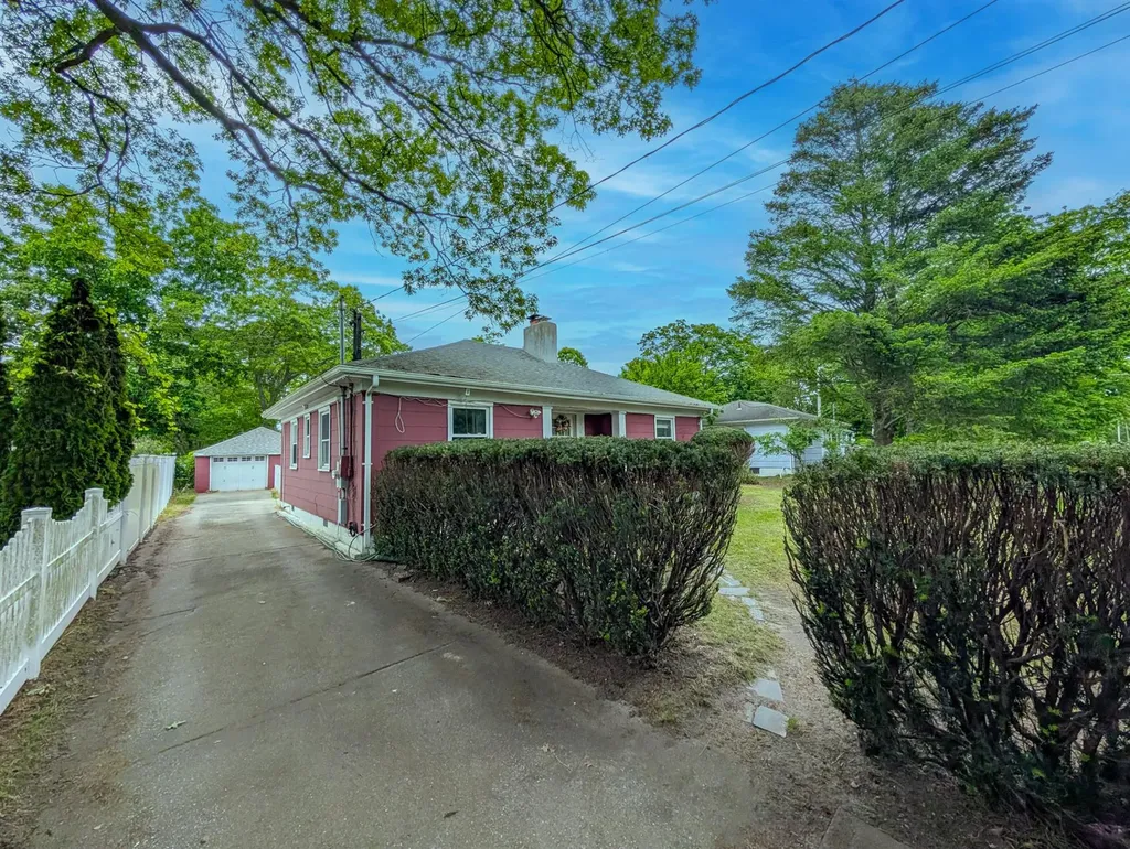 61 Manor Drive Shirley NY 11967