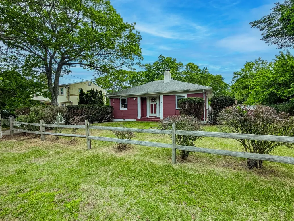 61 Manor Drive Shirley NY 11967