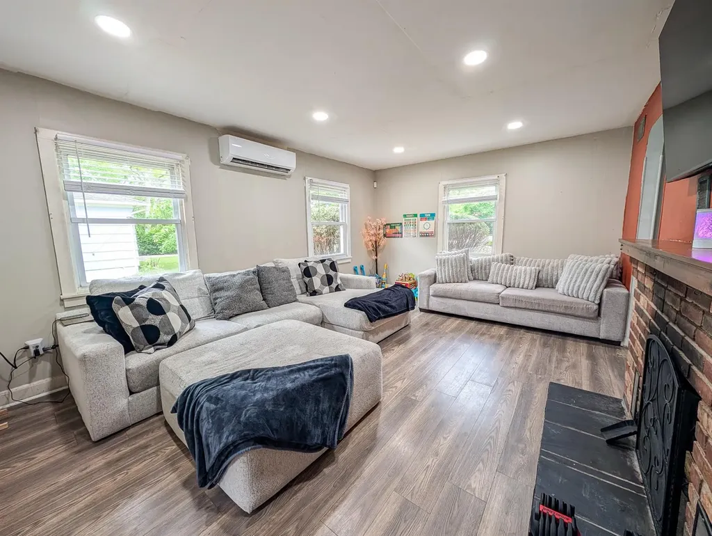 61 Manor Drive Shirley NY 11967