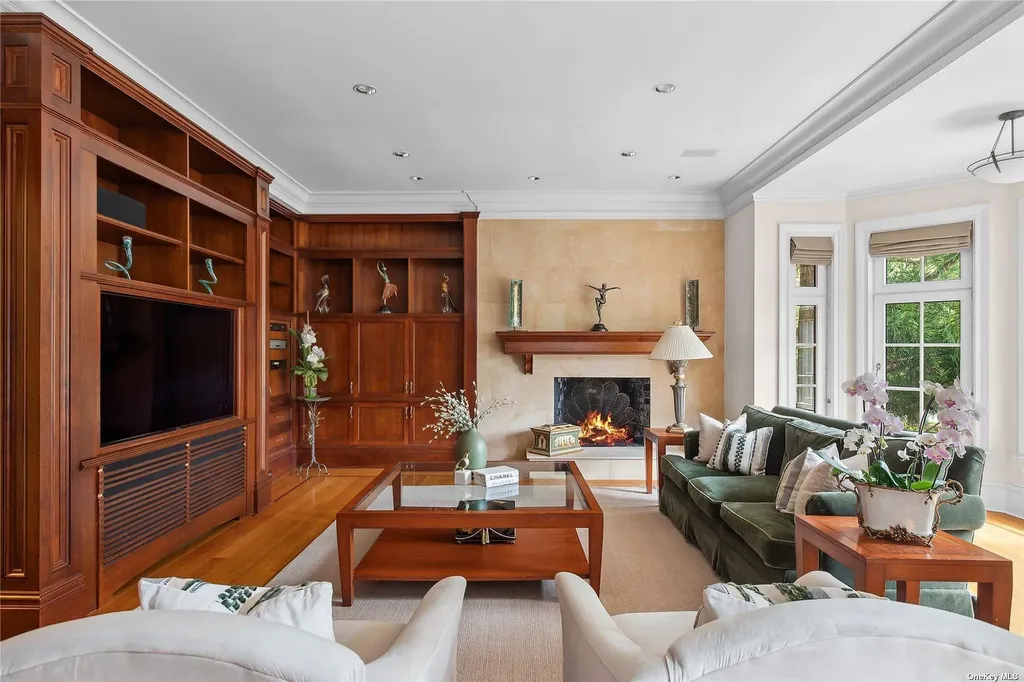 10 Orchard Lane Old Westbury NY 11568
