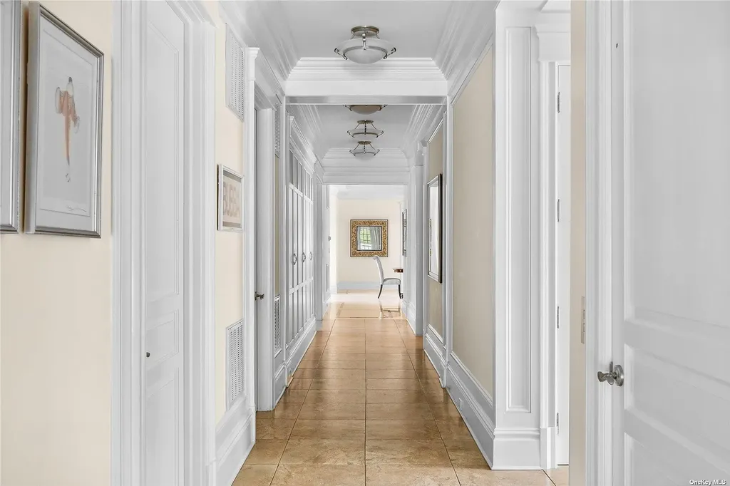 10 Orchard Lane Old Westbury NY 11568