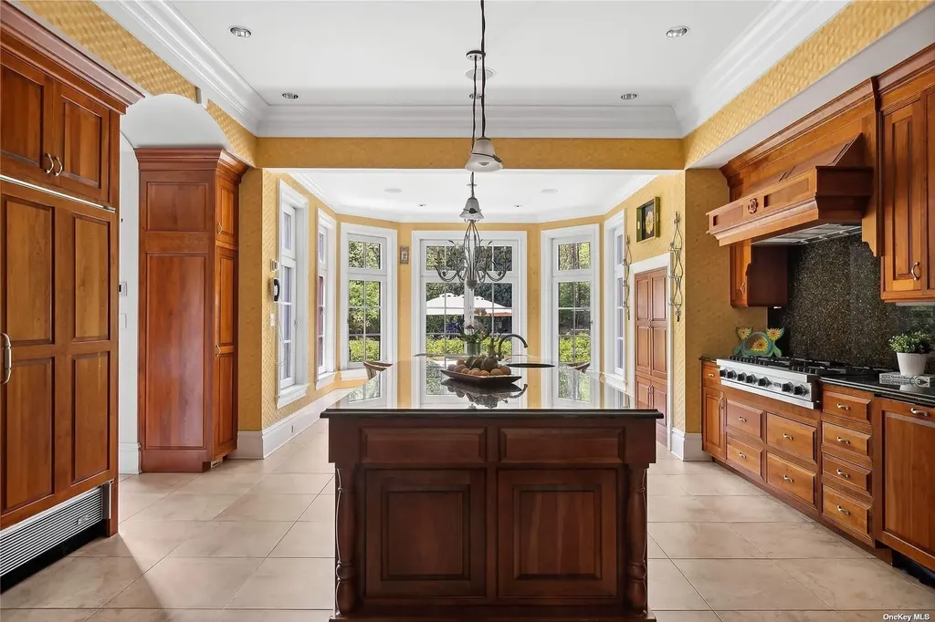 10 Orchard Lane Old Westbury NY 11568