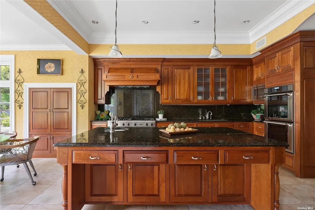 10 Orchard Lane Old Westbury NY 11568