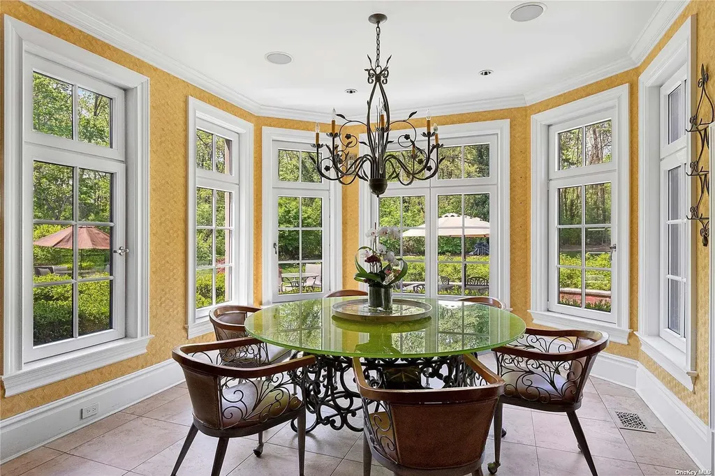 10 Orchard Lane Old Westbury NY 11568
