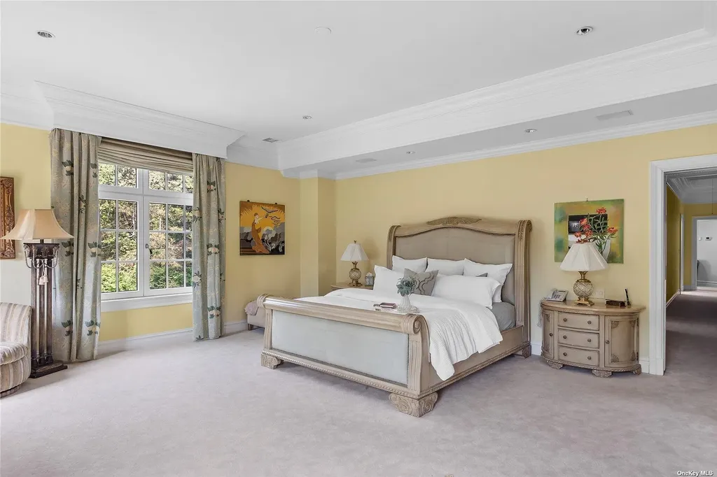 10 Orchard Lane Old Westbury NY 11568
