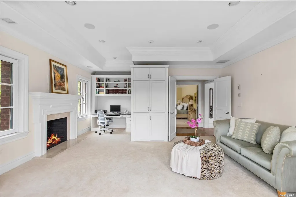 10 Orchard Lane Old Westbury NY 11568