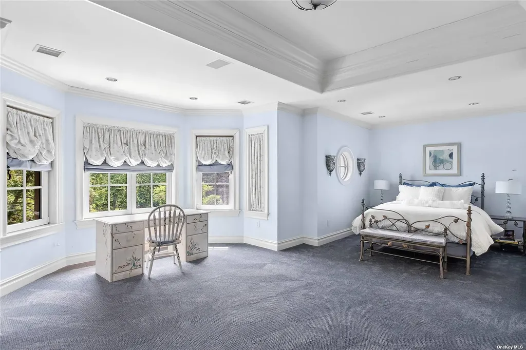 10 Orchard Lane Old Westbury NY 11568