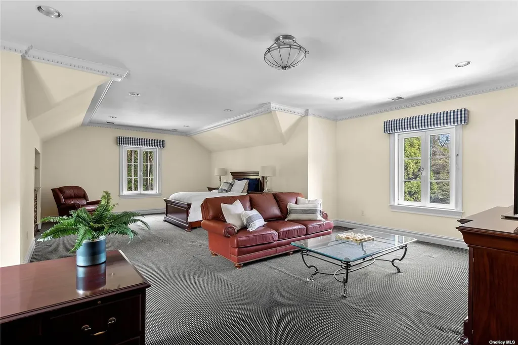 10 Orchard Lane Old Westbury NY 11568