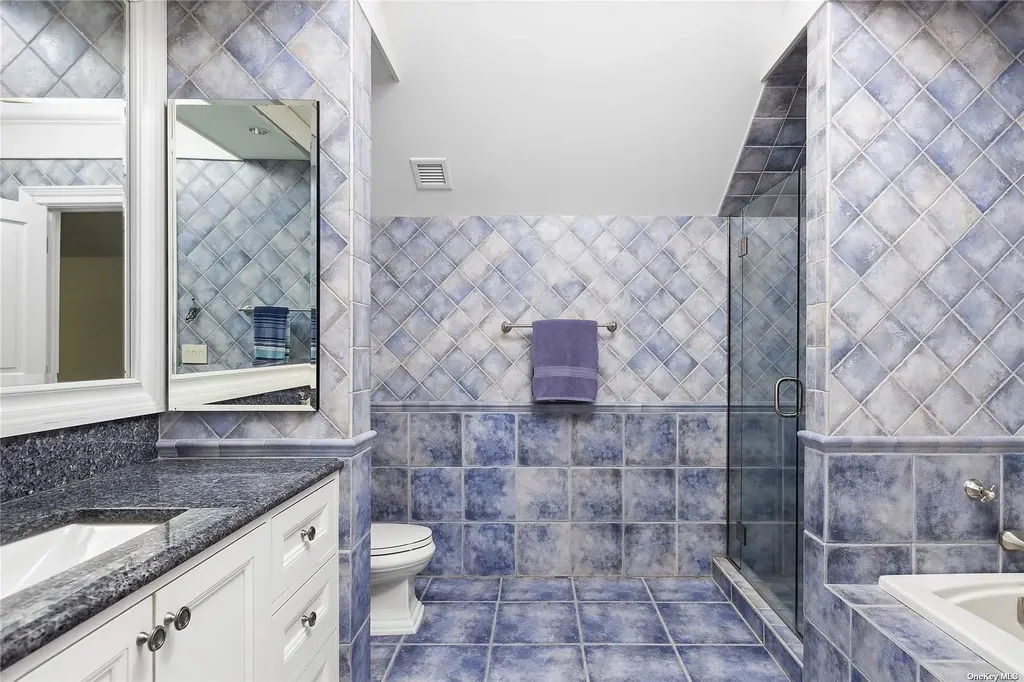 10 Orchard Lane Old Westbury NY 11568
