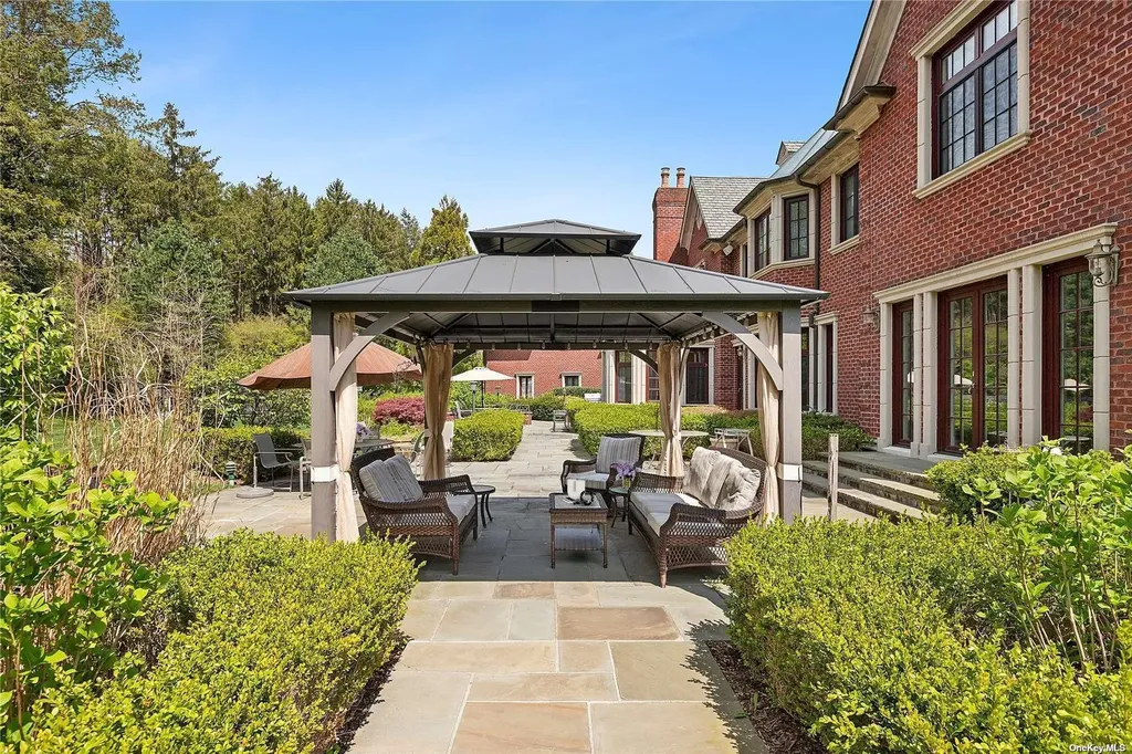 10 Orchard Lane Old Westbury NY 11568