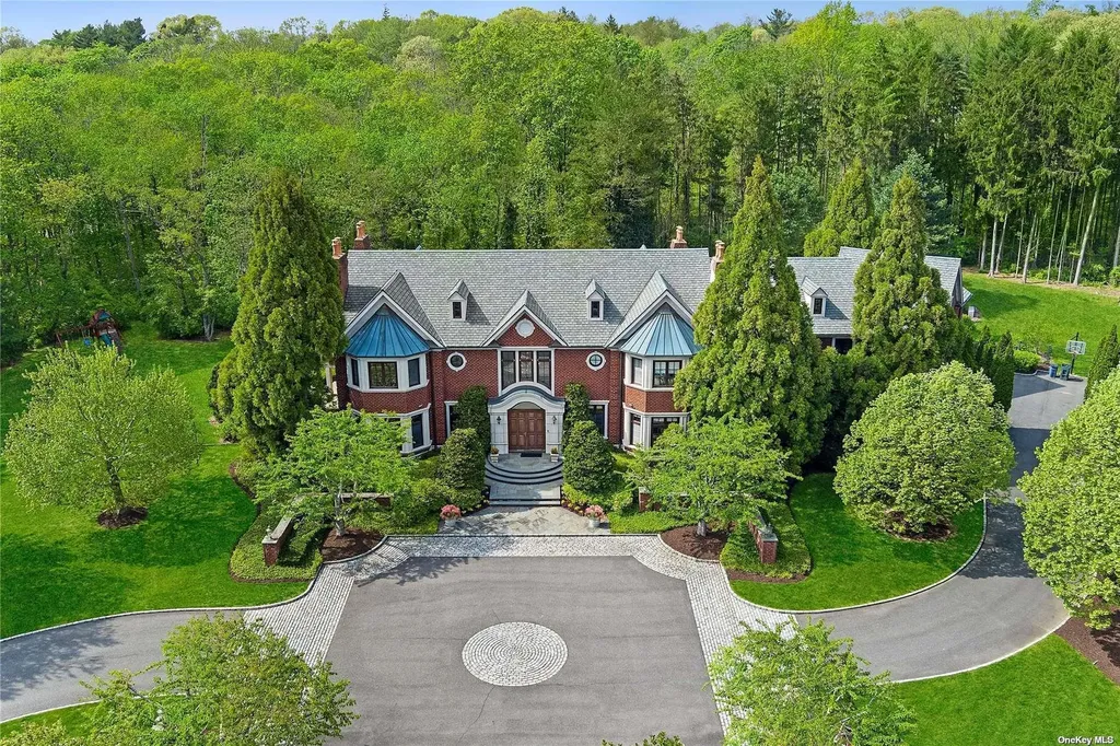 10 Orchard Lane Old Westbury NY 11568