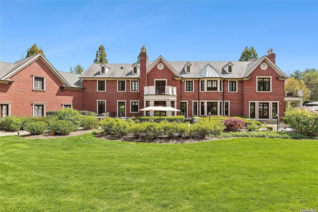 10 Orchard Lane Old Westbury NY 11568