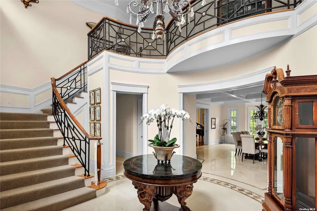10 Orchard Lane Old Westbury NY 11568