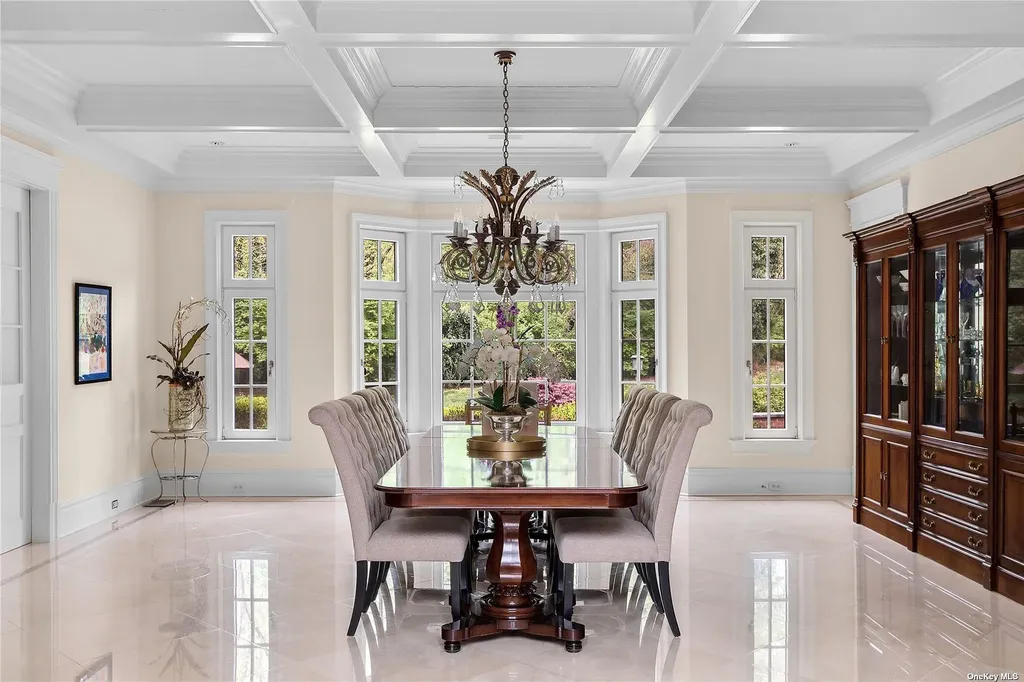 10 Orchard Lane Old Westbury NY 11568