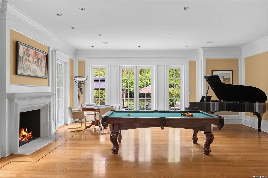 10 Orchard Lane Old Westbury NY 11568