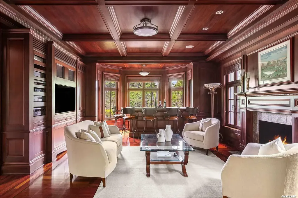 10 Orchard Lane Old Westbury NY 11568