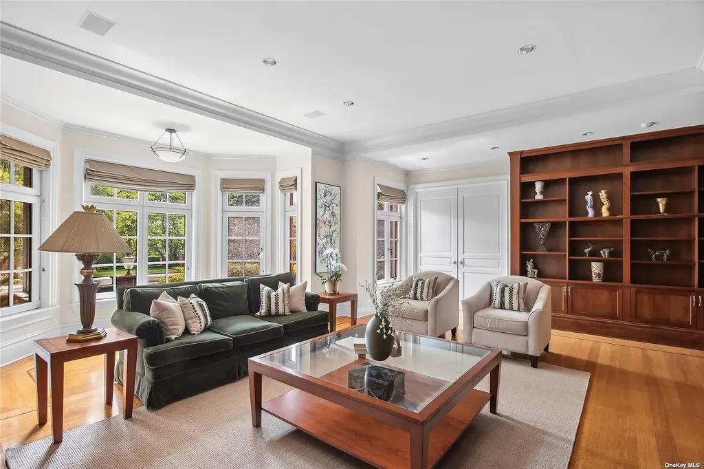 10 Orchard Lane Old Westbury NY 11568