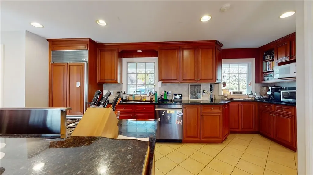 2 Rock Hill Scarsdale NY 10583