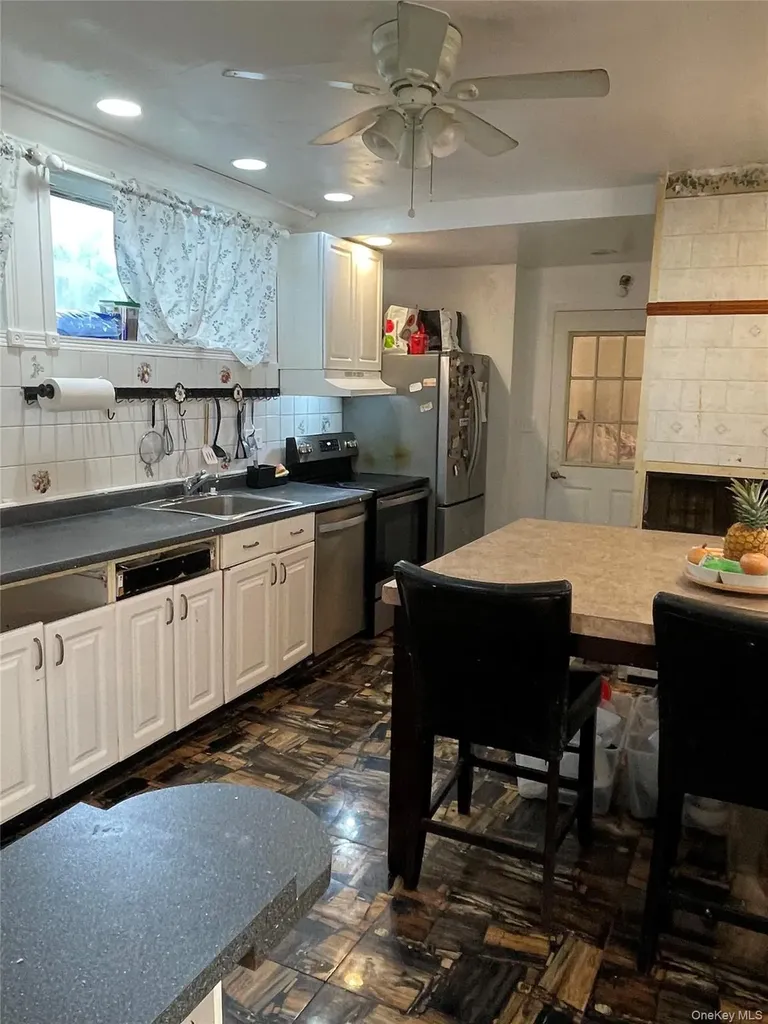 230 Park Avenue Freeport NY 11520