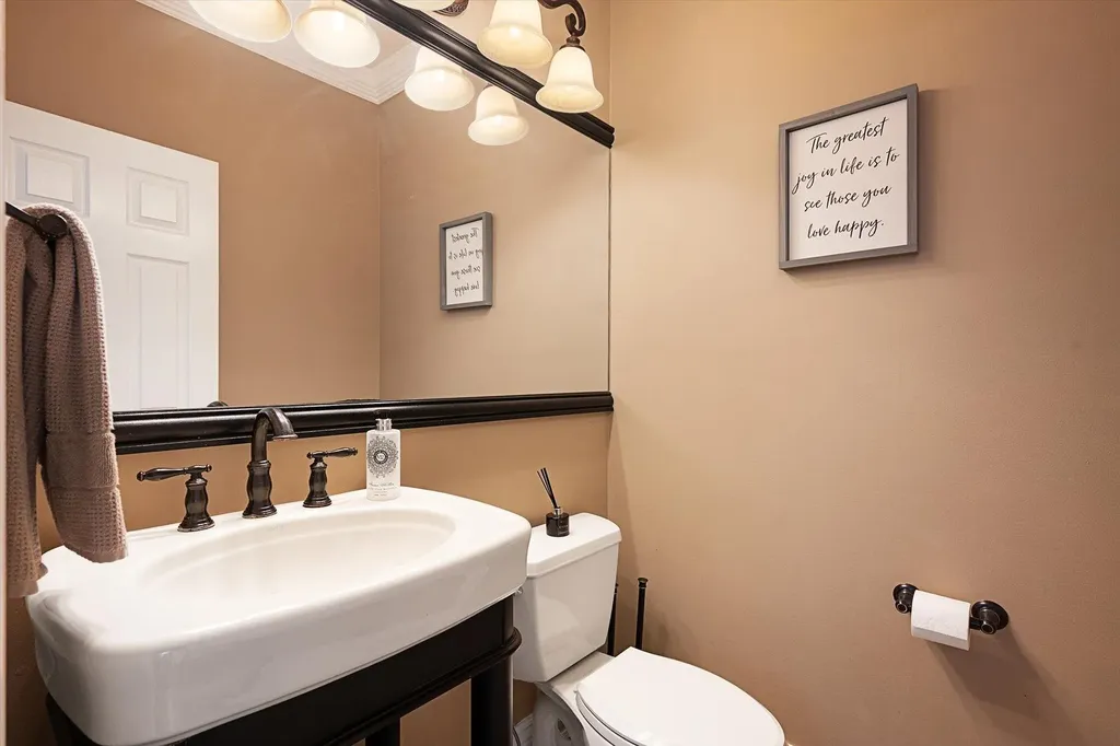 7 Lorien Place Melville NY 11747