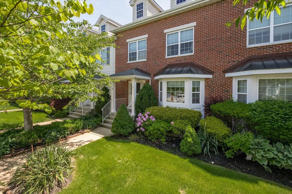 7 Lorien Place Melville NY 11747