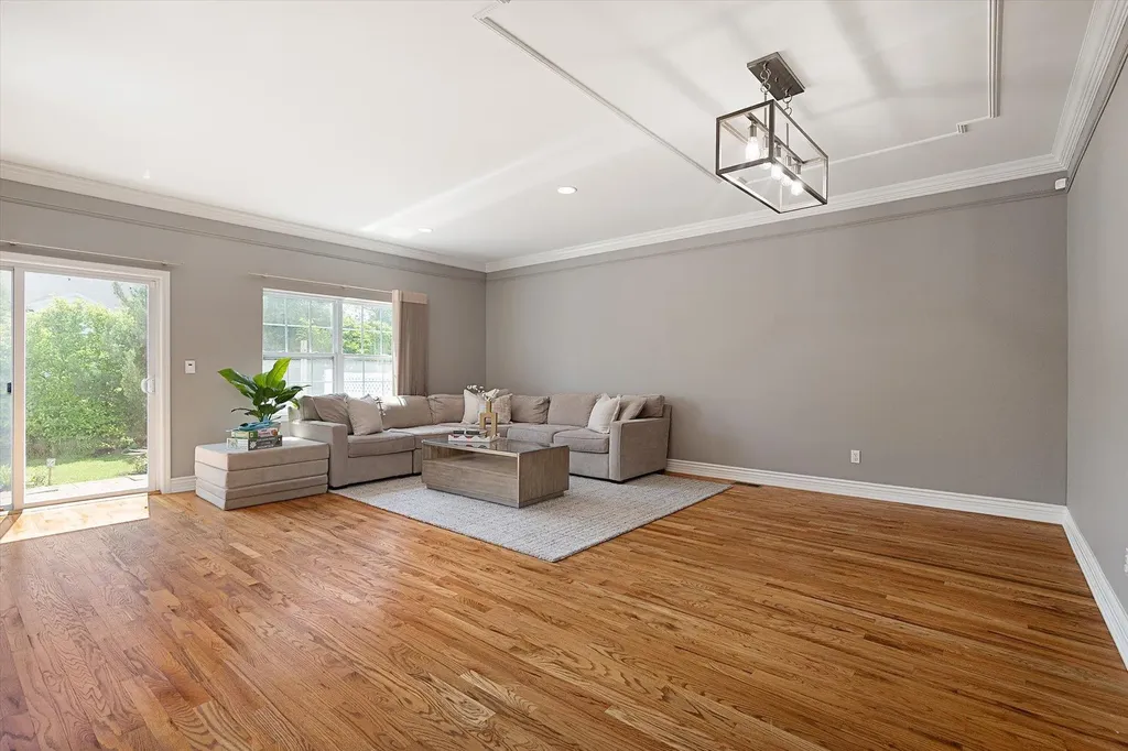 7 Lorien Place Melville NY 11747