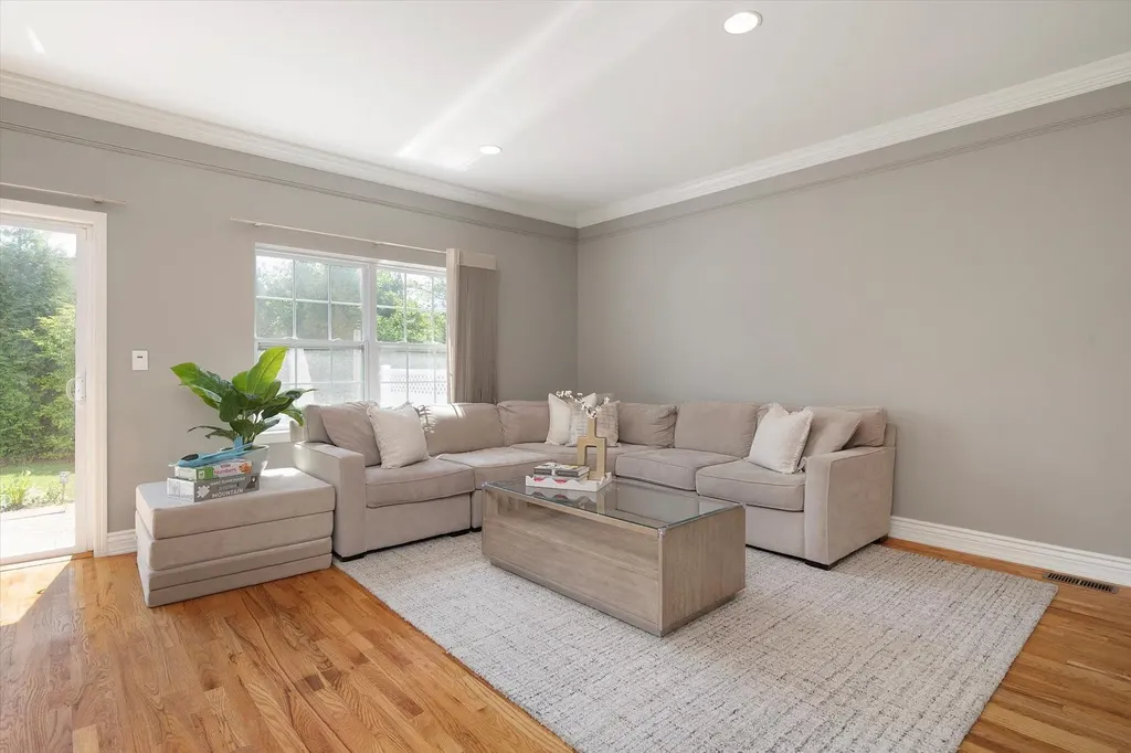 7 Lorien Place Melville NY 11747
