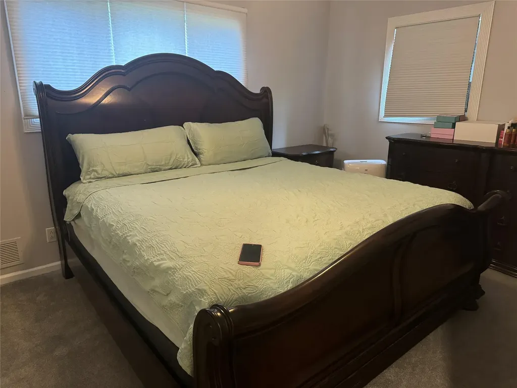 39 Charlotte Place Plainview NY 11803