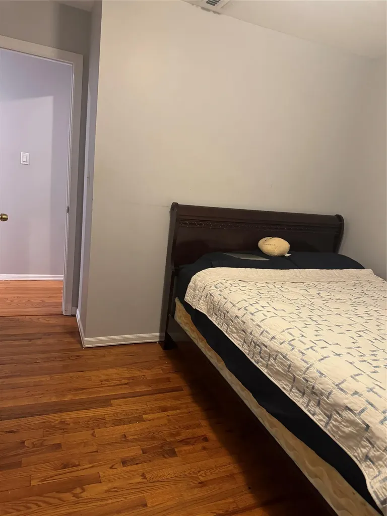 39 Charlotte Place Plainview NY 11803