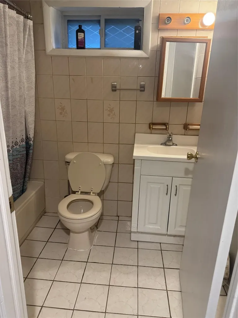 39 Charlotte Place Plainview NY 11803