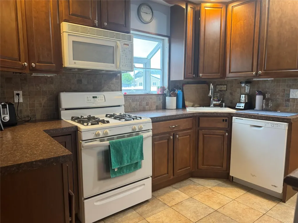 39 Charlotte Place Plainview NY 11803