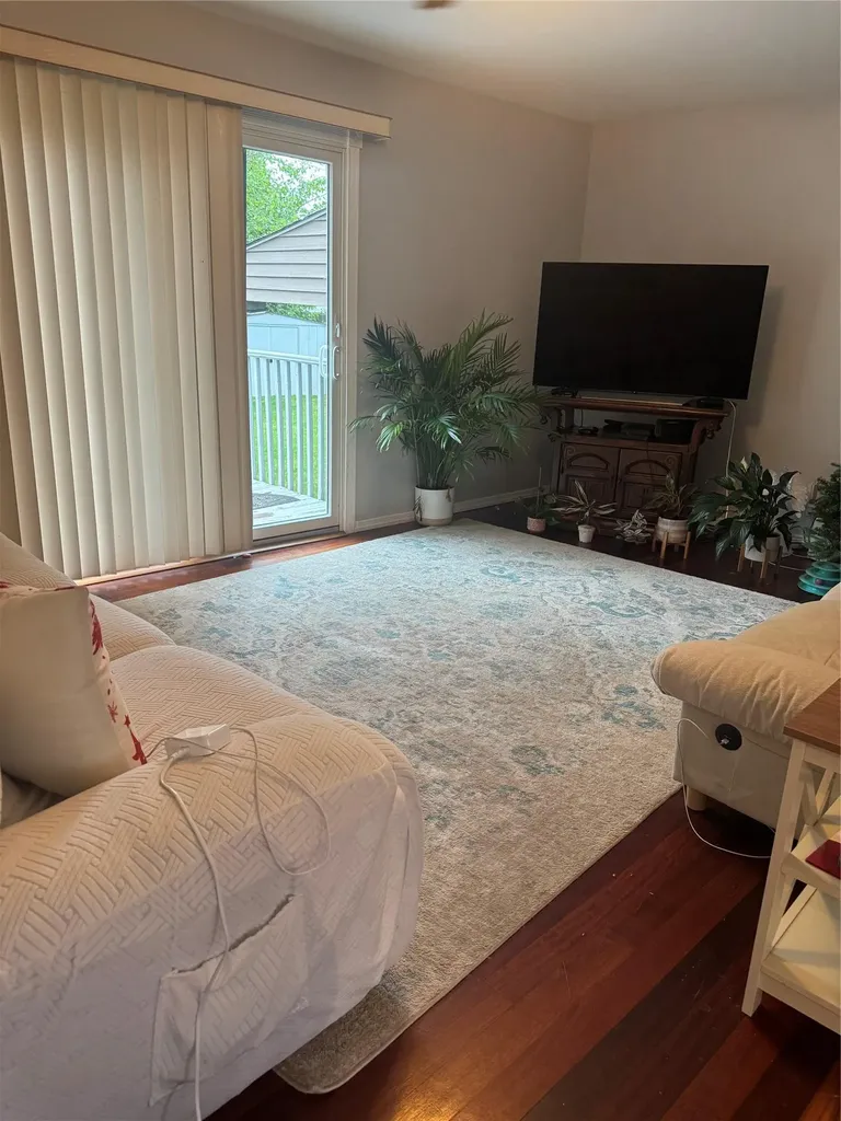 39 Charlotte Place Plainview NY 11803