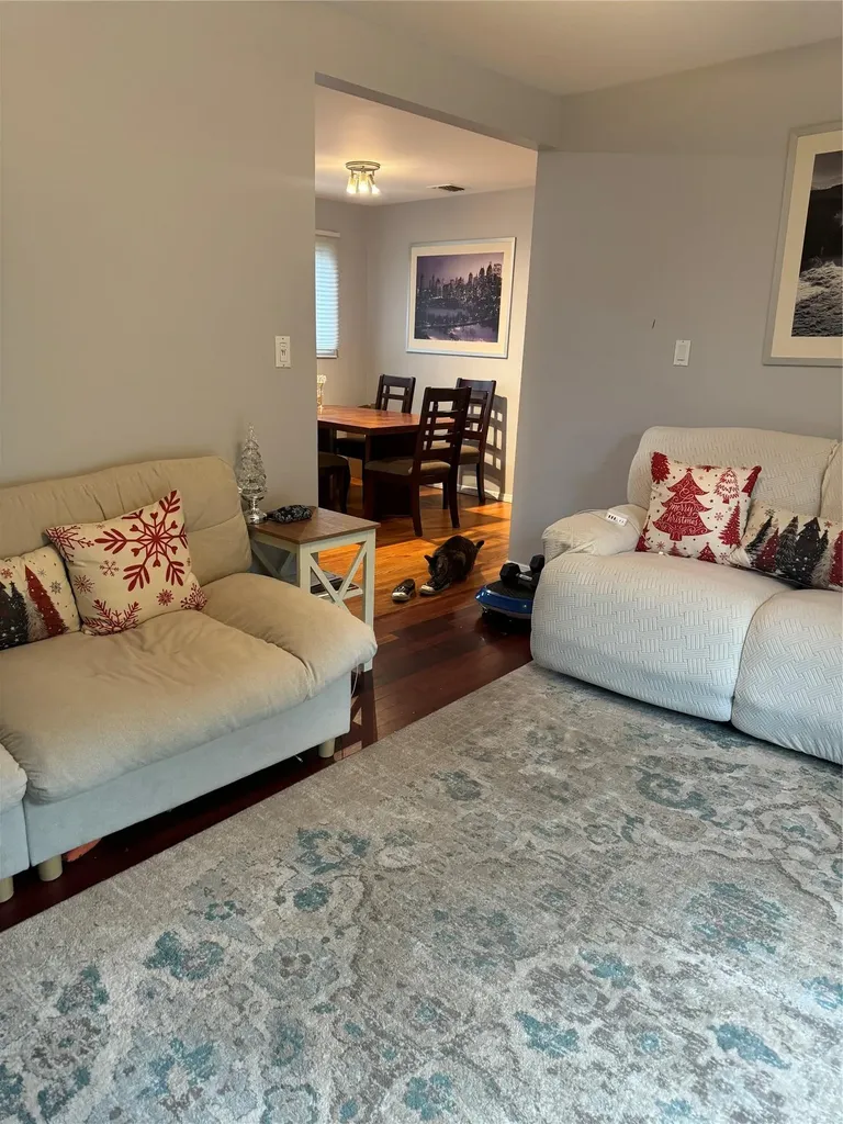 39 Charlotte Place Plainview NY 11803