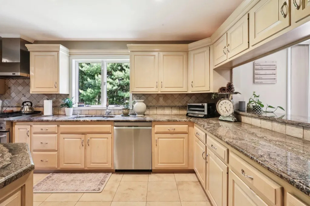 36 Bridge Road Nanuet NY 10954
