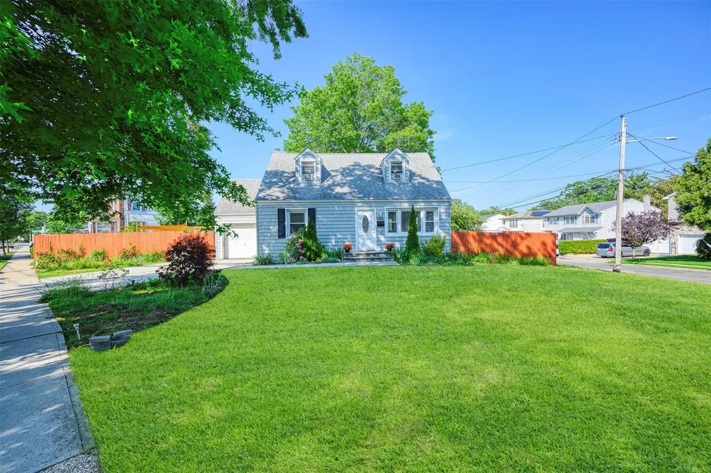 566 Park Avenue Merrick NY 11566