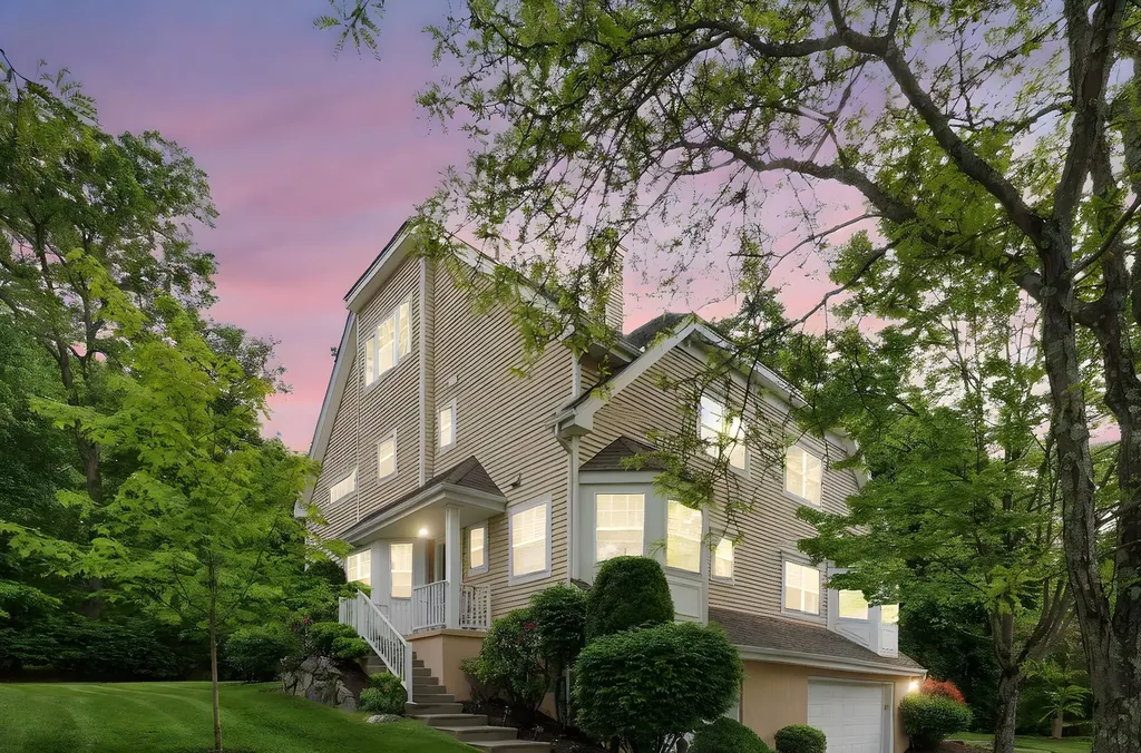 66 Winding Ridge Road White Plains NY 10603