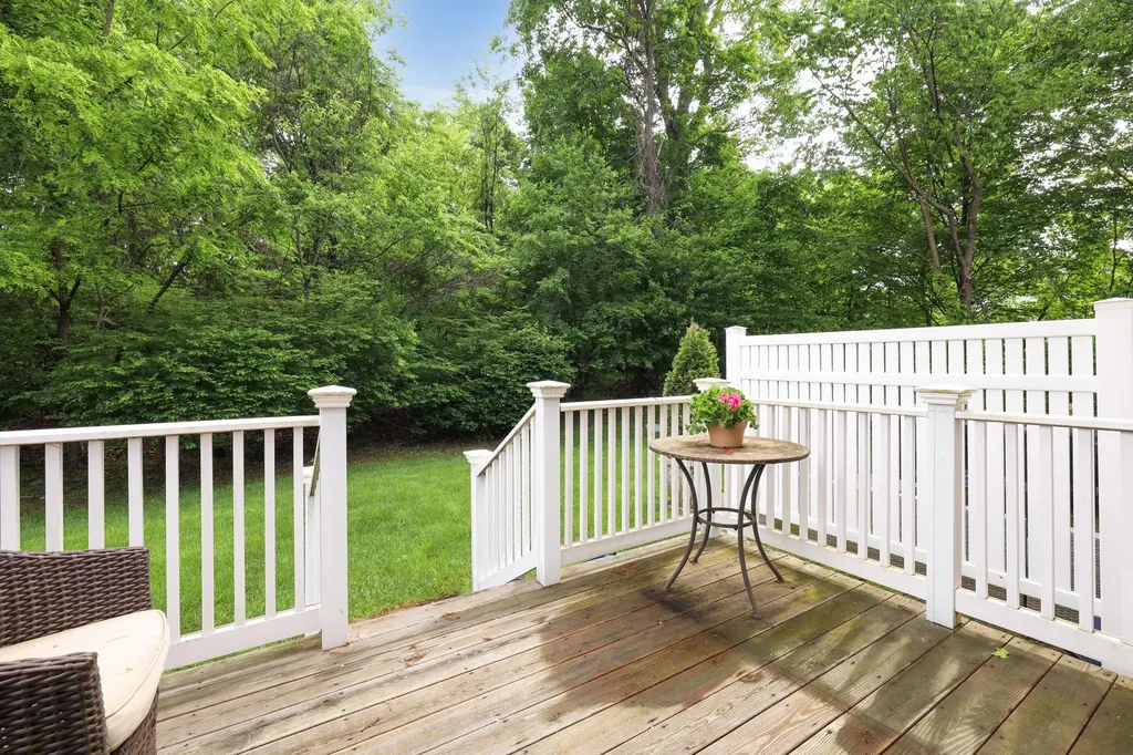66 Winding Ridge Road White Plains NY 10603