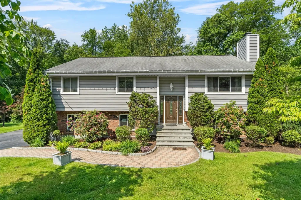 522 Westbrook Drive Cortlandt NY 10567