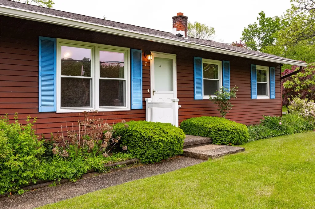 7 Sycamore Drive Hyde Park NY 12538