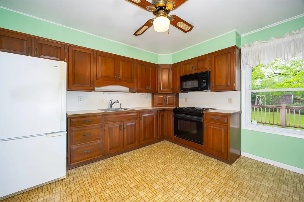 7 Sycamore Drive Hyde Park NY 12538