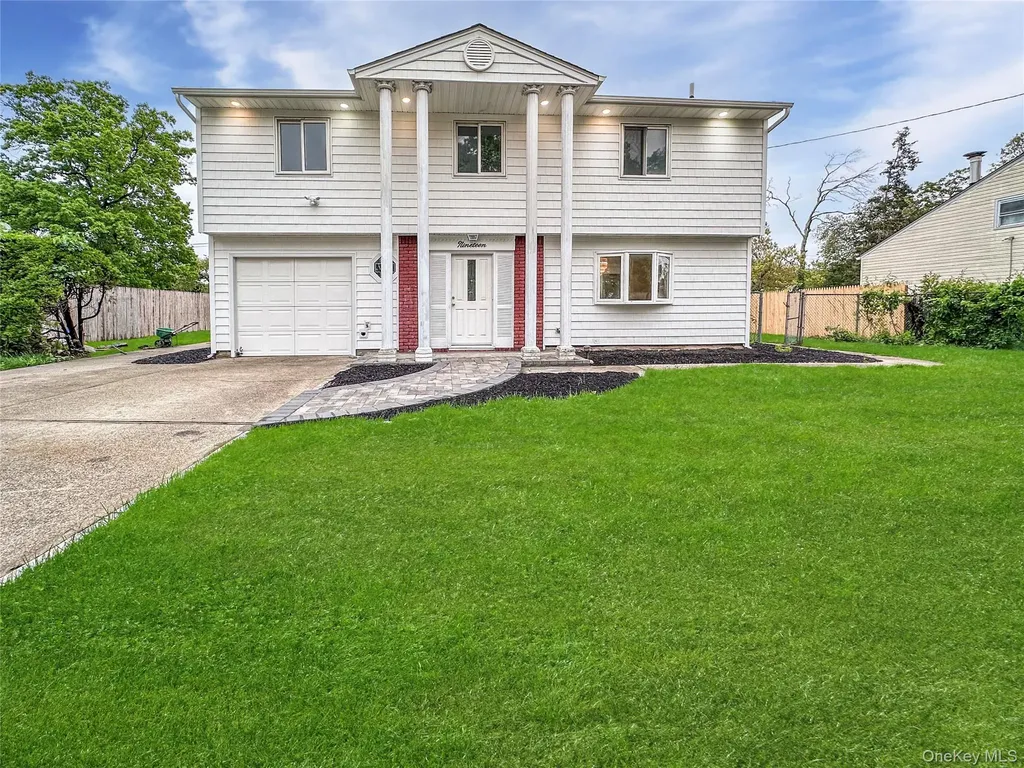 19 Leaf Avenue Central Islip NY 11722