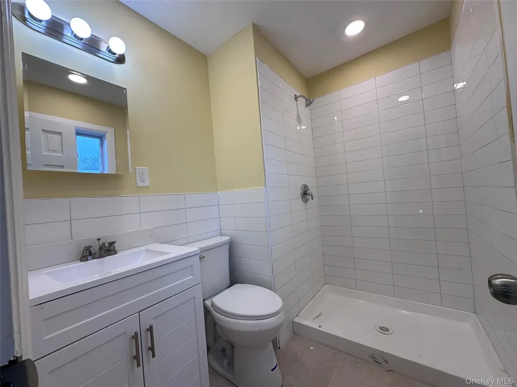 19 Leaf Avenue Central Islip NY 11722