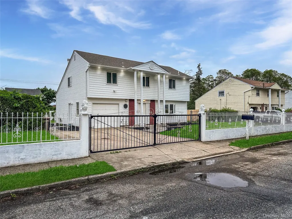 19 Leaf Avenue Central Islip NY 11722