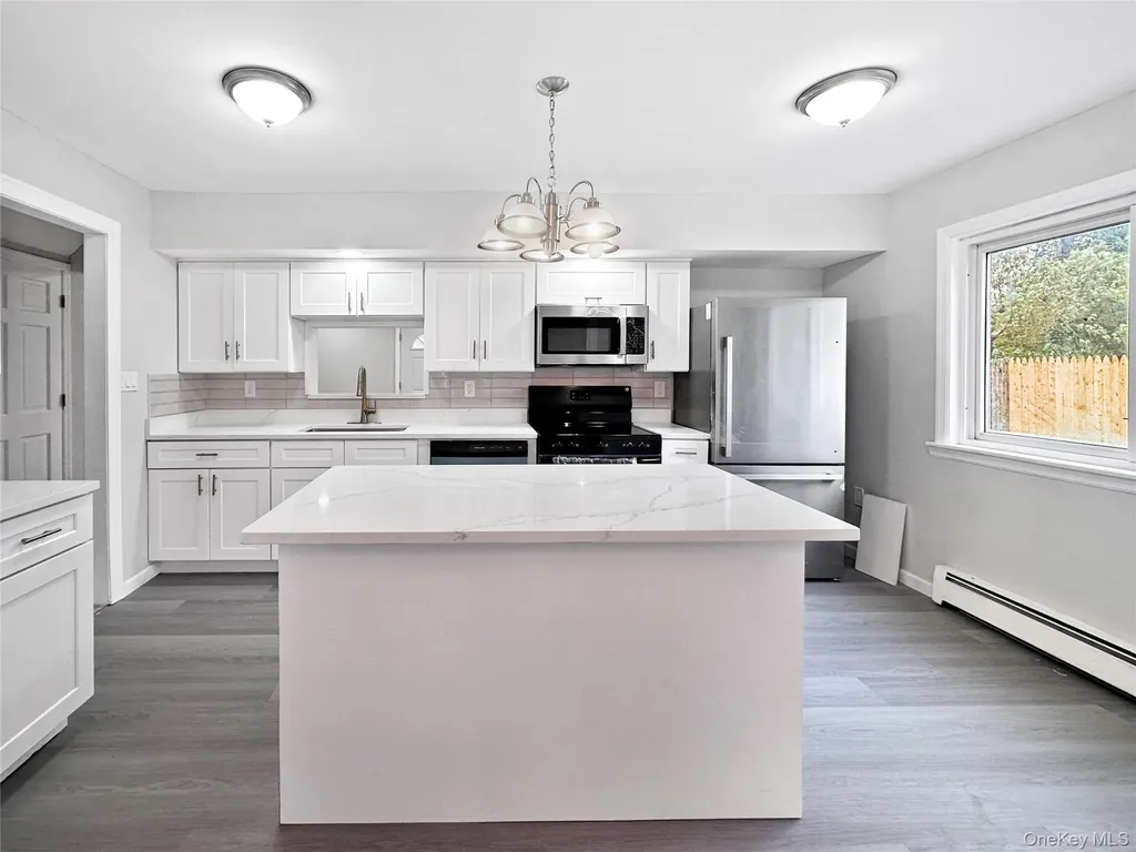 19 Leaf Avenue Central Islip NY 11722