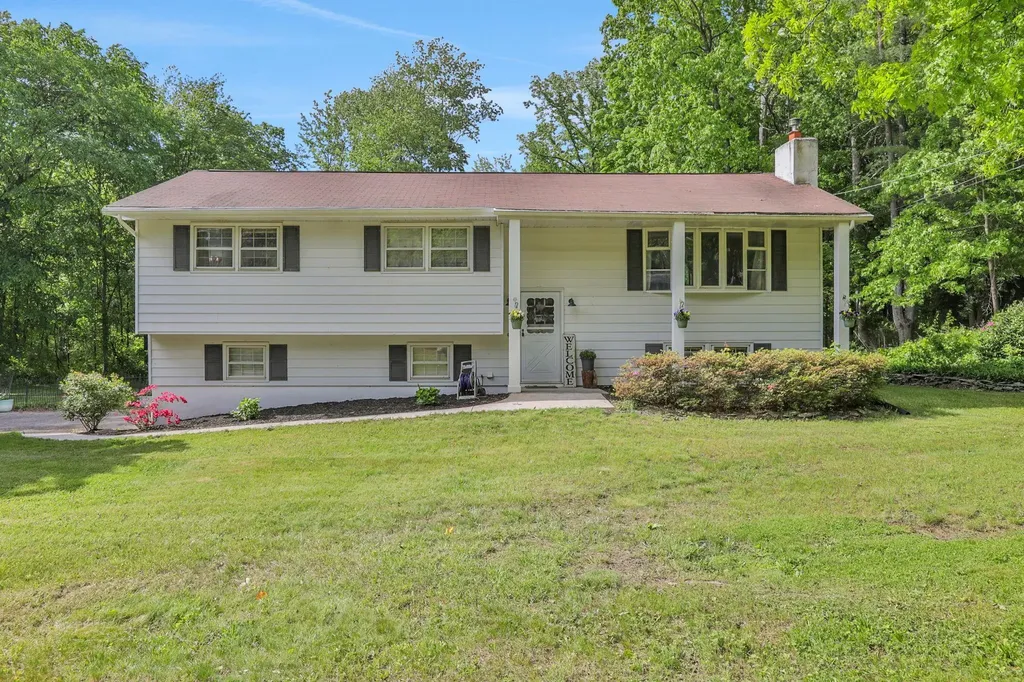 33 Greentree Drive N Hyde Park NY 12538