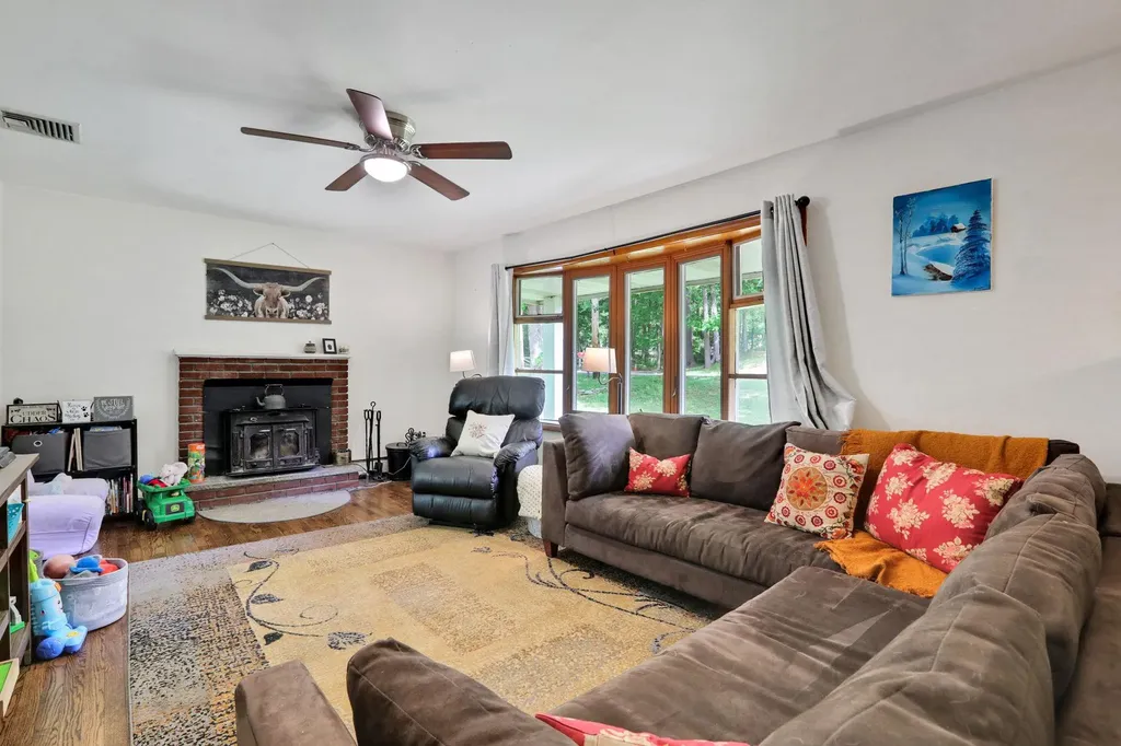 33 Greentree Drive N Hyde Park NY 12538