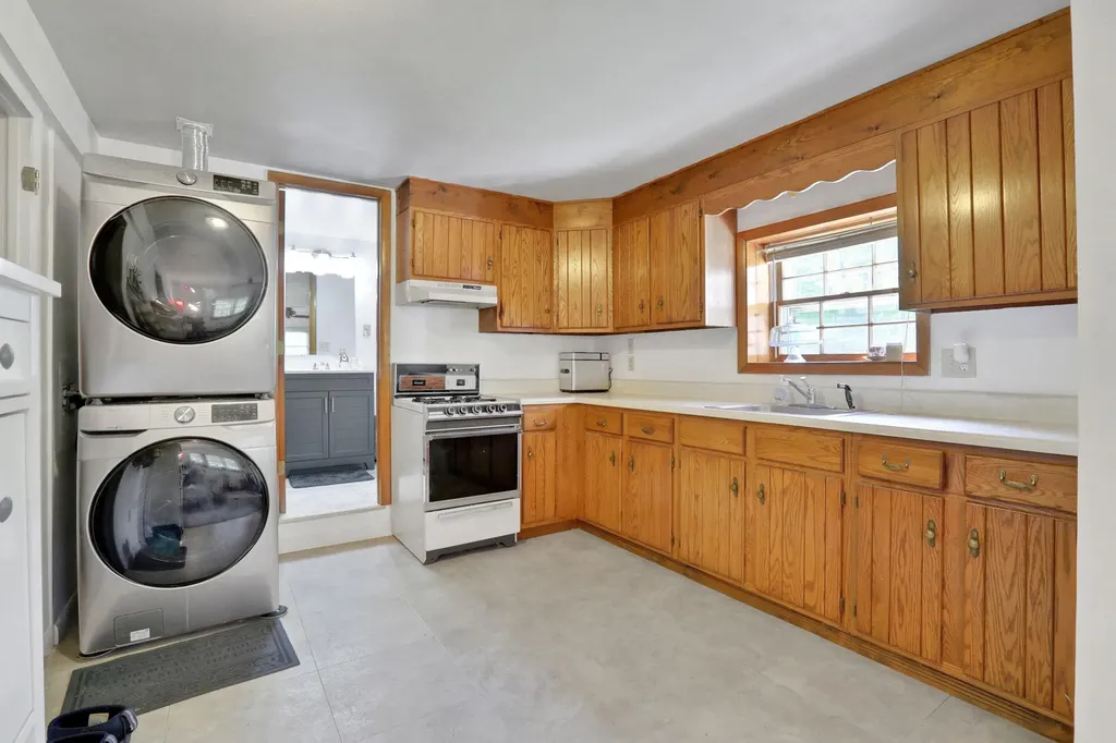33 Greentree Drive N Hyde Park NY 12538