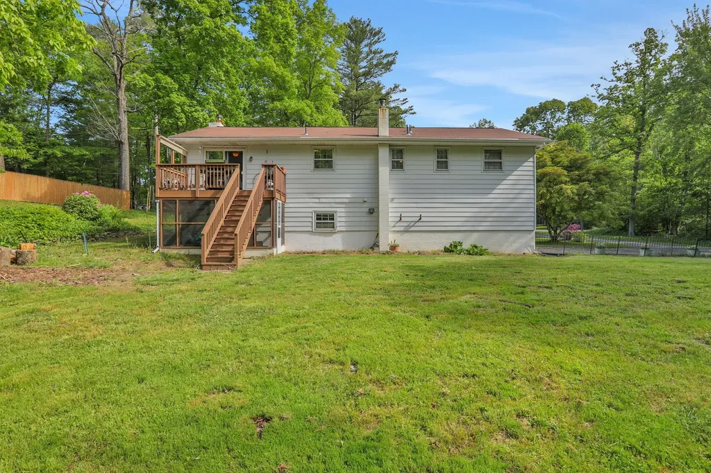 33 Greentree Drive N Hyde Park NY 12538