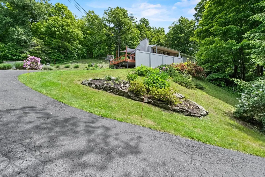 219 Cardinal Road Hyde Park NY 12538