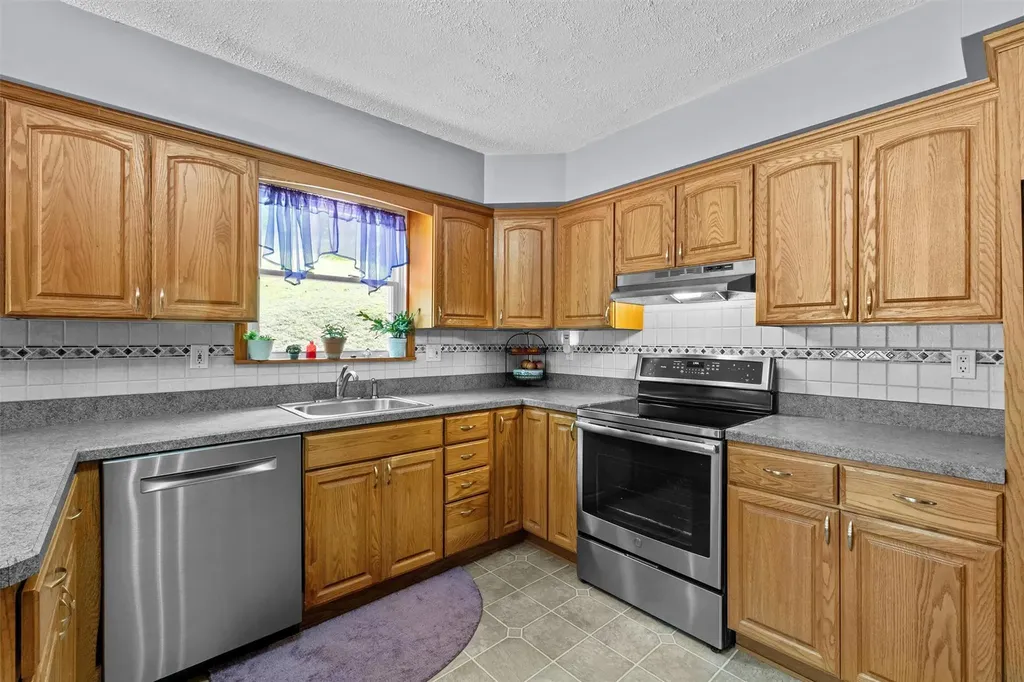 219 Cardinal Road Hyde Park NY 12538